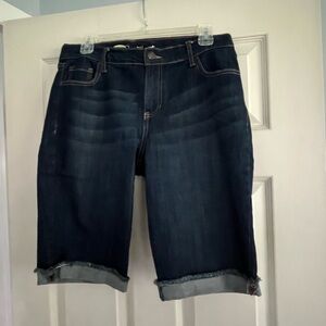 Old Navy sweetheart Bermuda Jean shorts cuffed rolled knee denim shorts dark 8